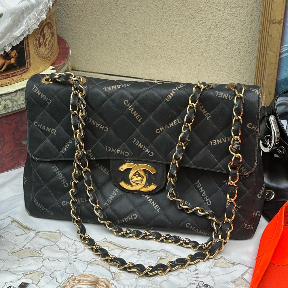 1995 Chanel Black Quilted Shoulder Bag with Gold Chain